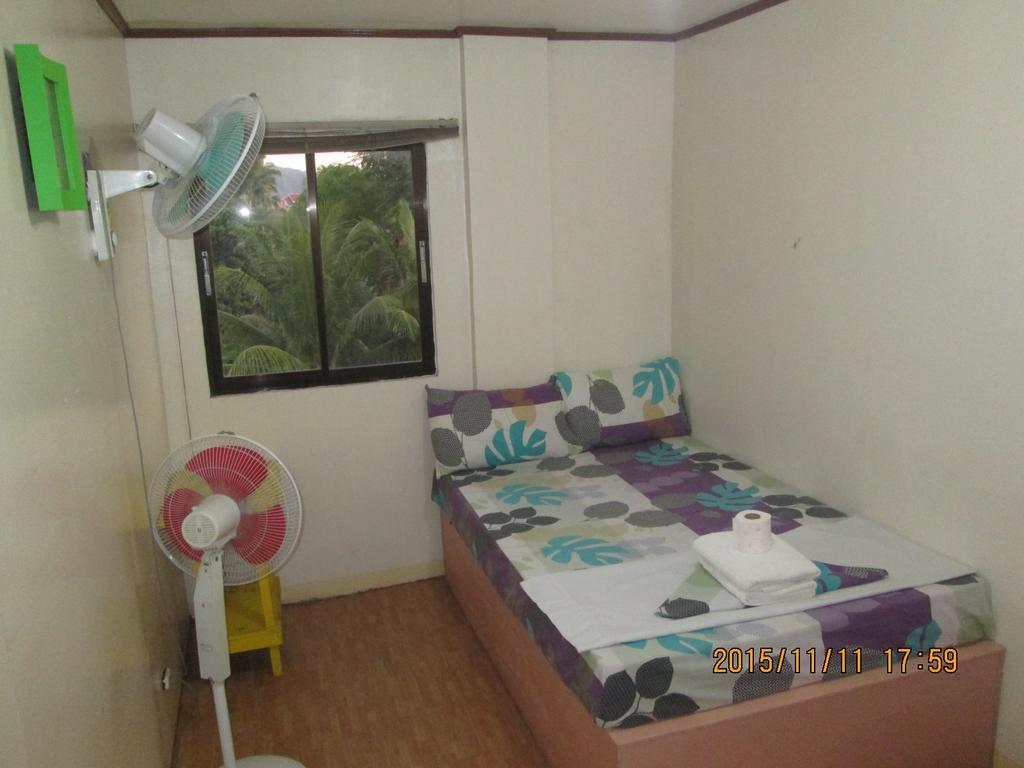 Lagrosa Backpackers Hotel Coron Bilik gambar